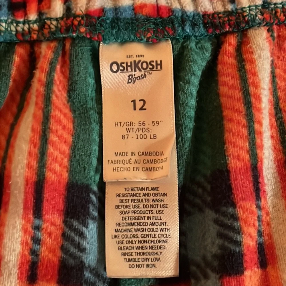 Like new! Oshkosh B’Gosh Christmas Rockin’ Santa /Plaid Boys Pajamas, (M)